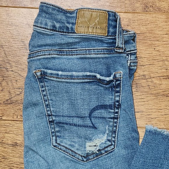 AMERICAN EAGLE Distressed Super Stretch High Rise Jeggings - Size 2 Short - Picture 5 of 7